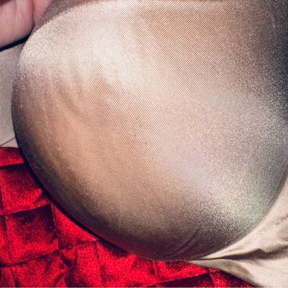 Victoria Secret Nude Push up Bra - Picture 9 of 9